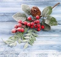 Декор "Зимние грезы" ветка листья ягоды шишка 27 см