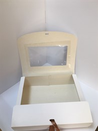 Коробка белая с окном с бантом 32х24х8